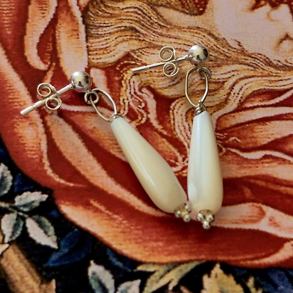 925 Sterling Silver Mother Of Pearl Earrings - Picture 1 of 9